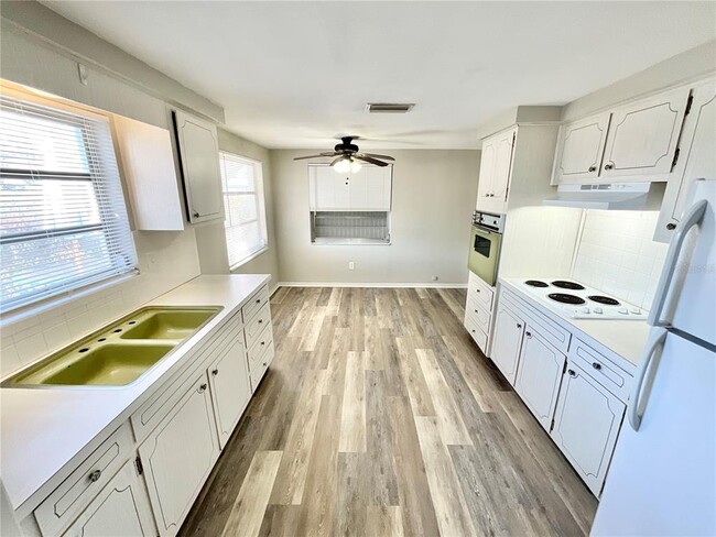 Building Photo - 1541 Alert St