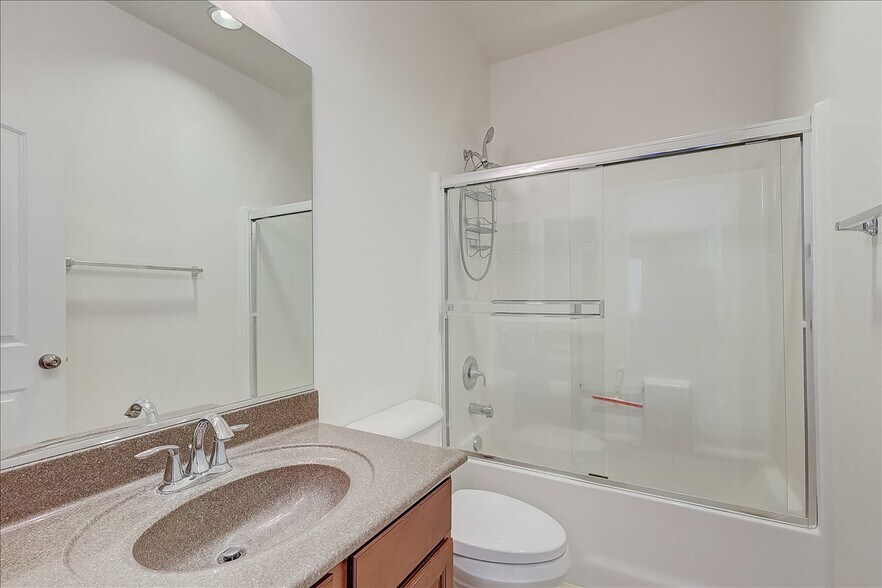 Building Photo - 3115 N Sunrise Ct