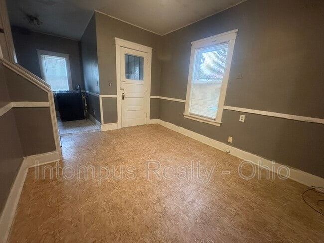 Building Photo - 632 E 101st St