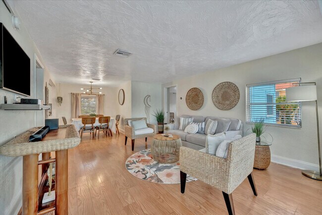 Building Photo - 483 E Shore Dr