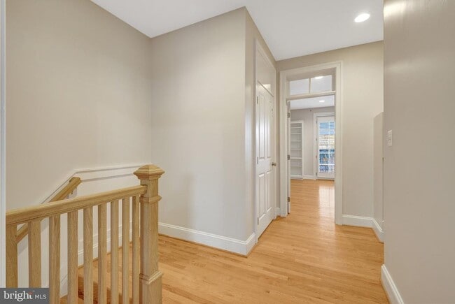 Building Photo - 229 Locust St SE