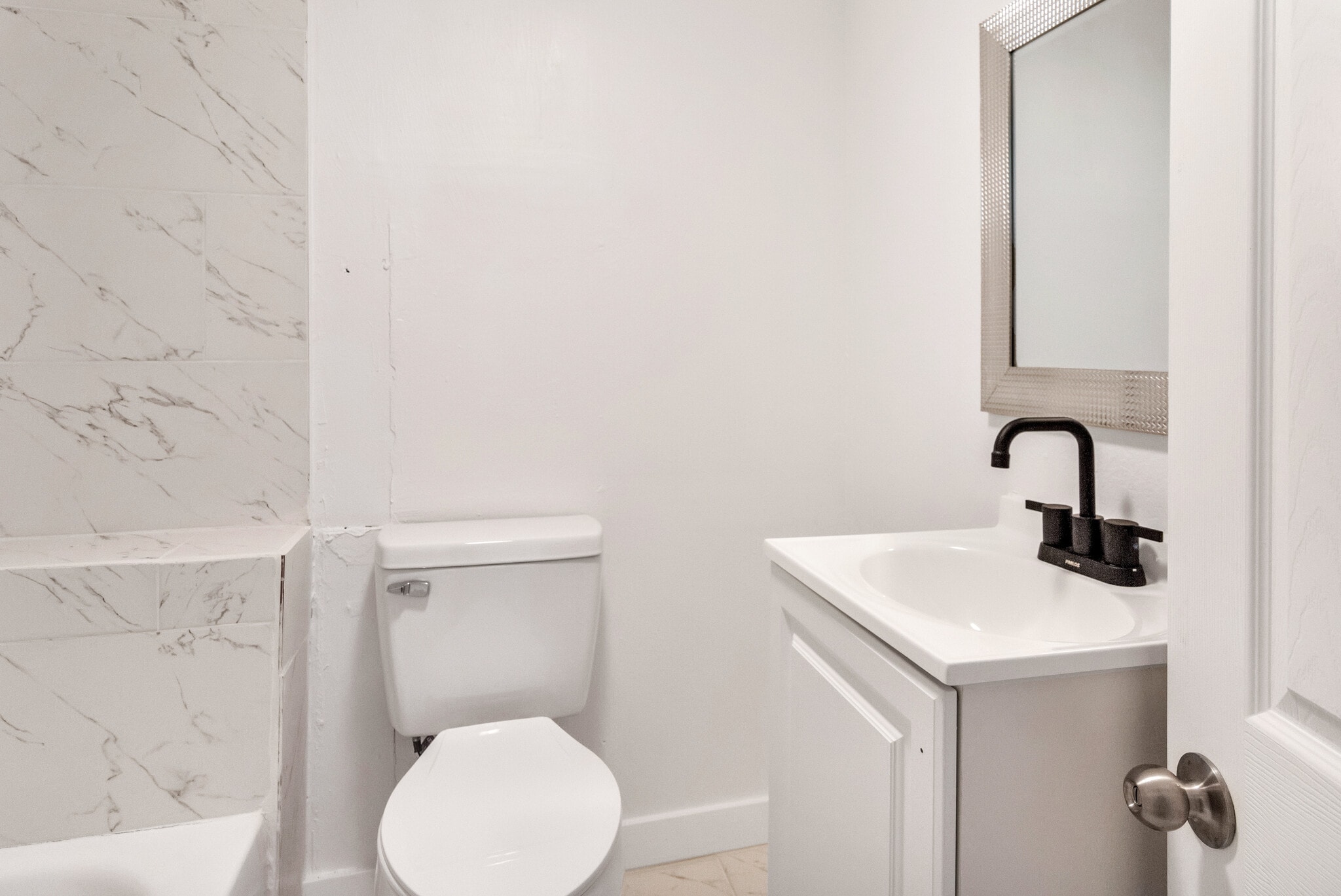 Building Photo - 206 S Elm St