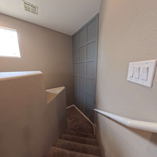 Building Photo - Stylish 2 bedroom 2 bathroom 1 Attached Car Garage at Tripoly South