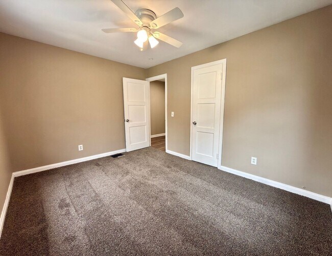 Building Photo - 2033 Dallas Ave