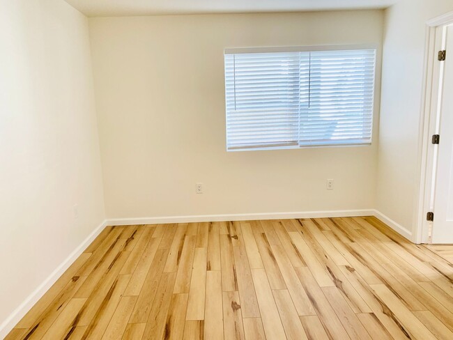 Building Photo - LIVE NEAR THE BEACH & MISSION BAY! 1BD/1BA...