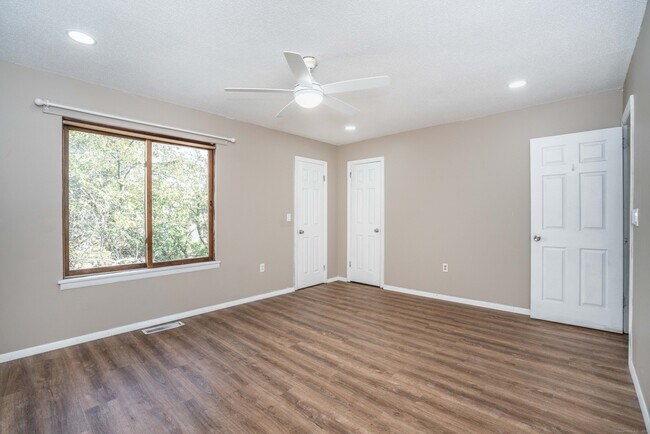 Building Photo - 123 Cottonwood Rd