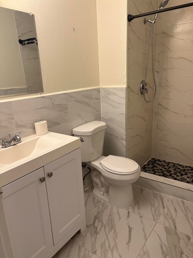 Building Photo - 131 Lake Olive Dr