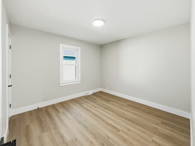 Building Photo - 2130 Brady Ave