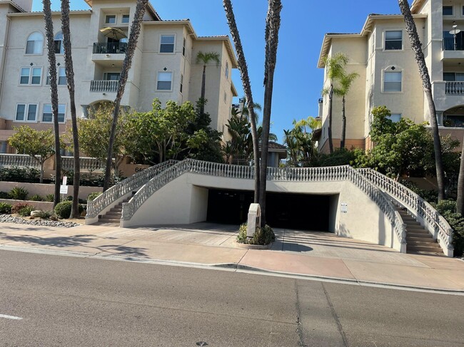 Building Photo - 640 Camino De La Reina