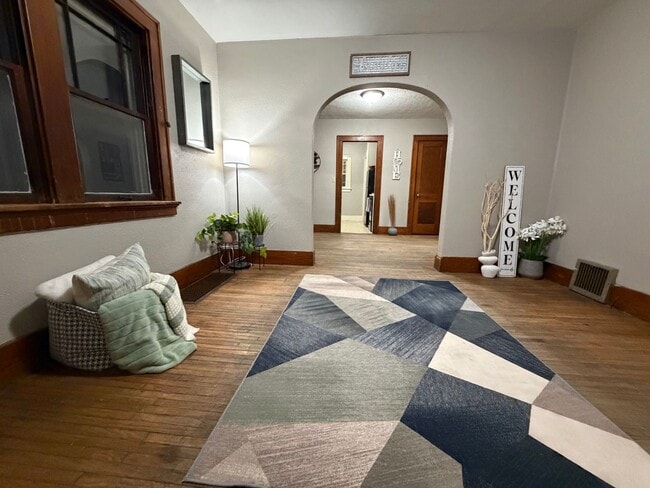 Building Photo - 2 bed, 1 bath home for rent in Waterloo