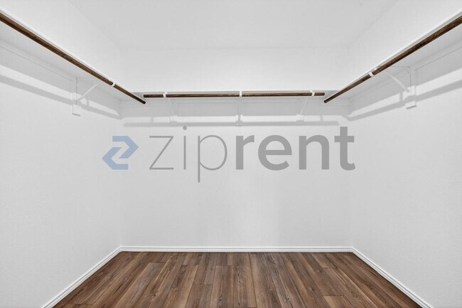 Building Photo - 900 Wildflower St