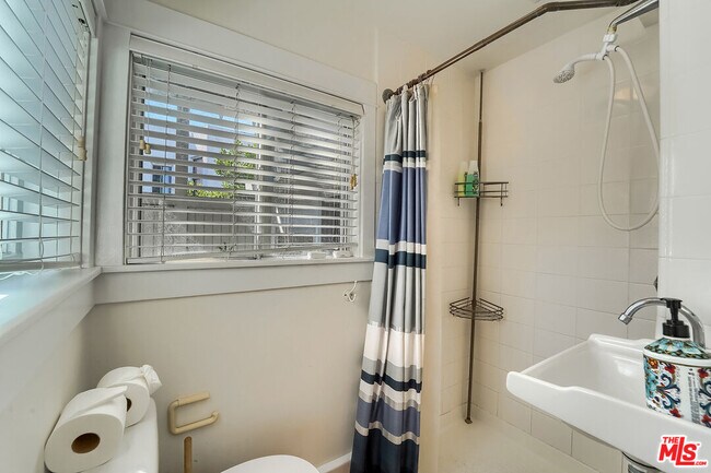 Building Photo - 109 Dudley Ave