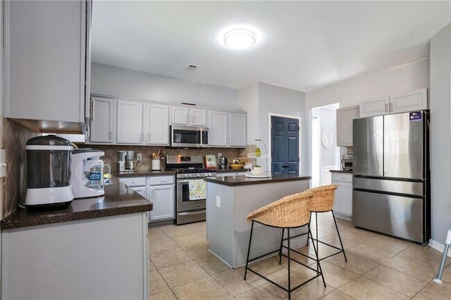 Building Photo - 1565 Hedington Cir SE