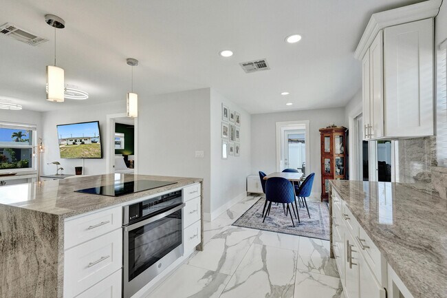 Building Photo - 9446 Birmingham Dr