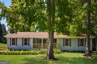 Building Photo - 883 Waterside Dr SE