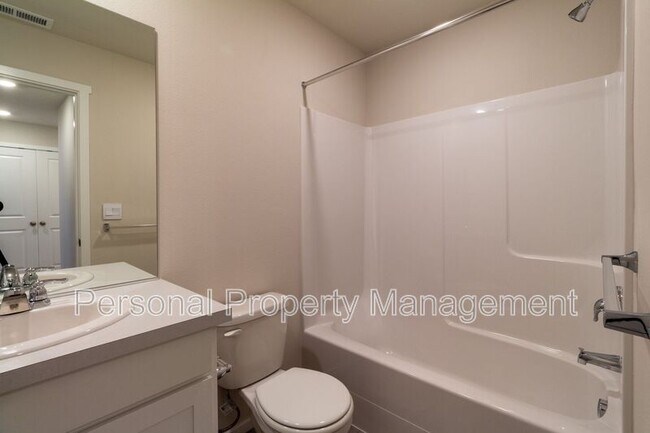 Building Photo - 11507 NE 126th Ave