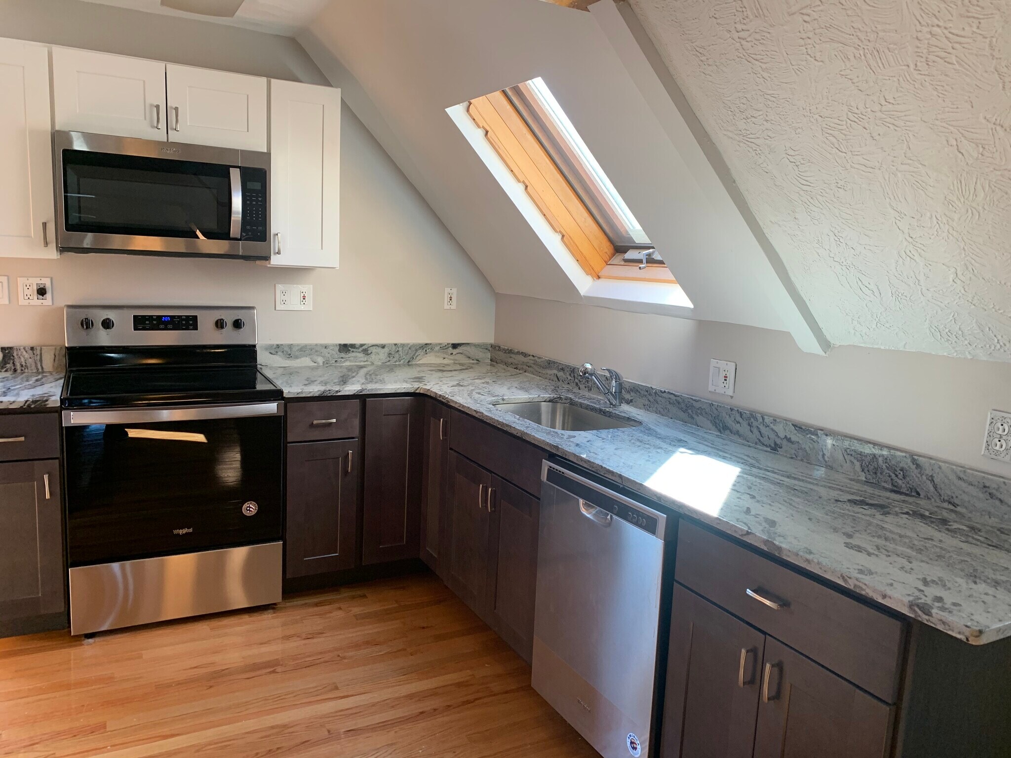Building Photo - 81 Litchfield St