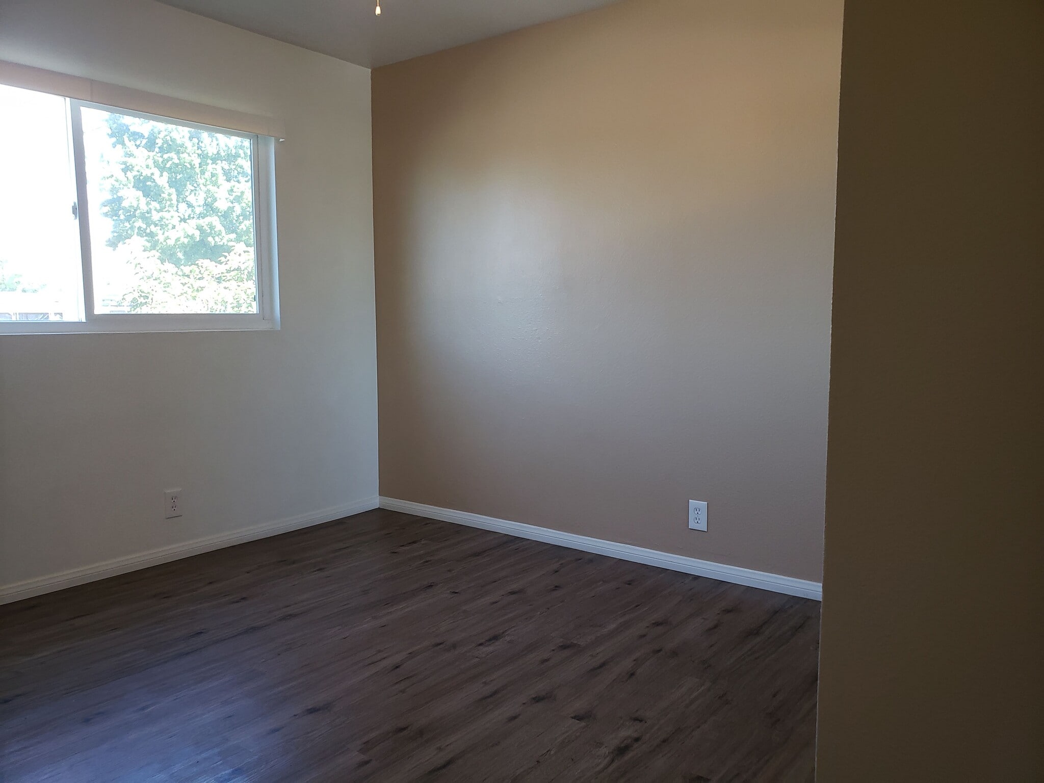 Building Photo - 1261 Victor St