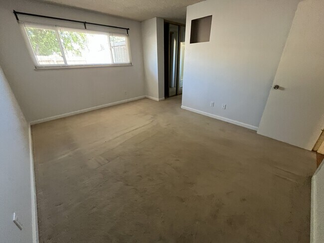 Building Photo - 6936-6936 Sutro Ct