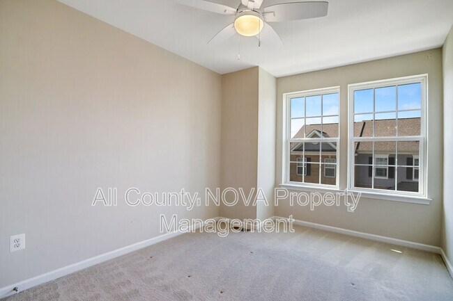 Building Photo - 2908 Pinebrook Rd