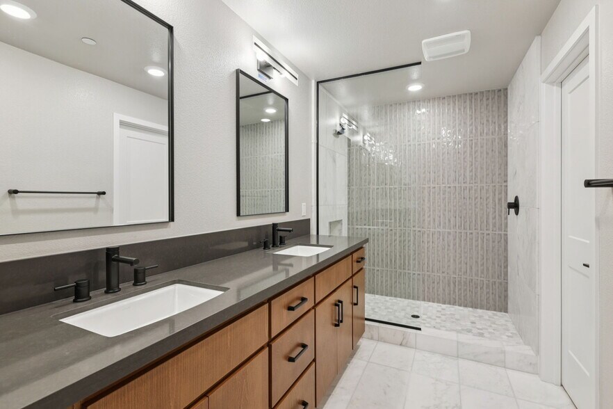 Master bathroom - 137 8th St