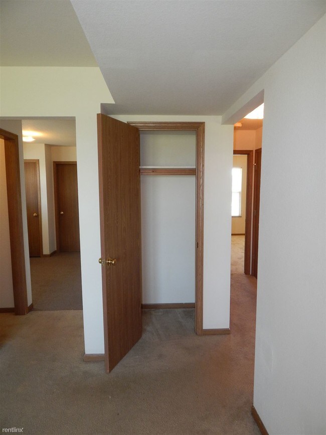 Building Photo - 2 br, 1 bath Apartment - G.T. Woods Proper...
