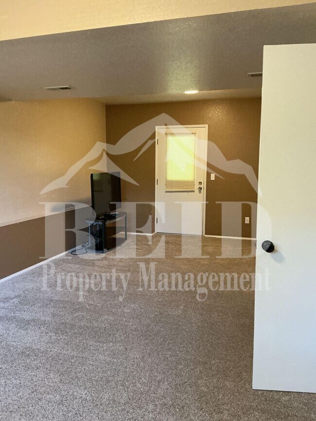Building Photo - SILVERDALE - 4BED 3 BATH HOME HEART OF SILVERDALE