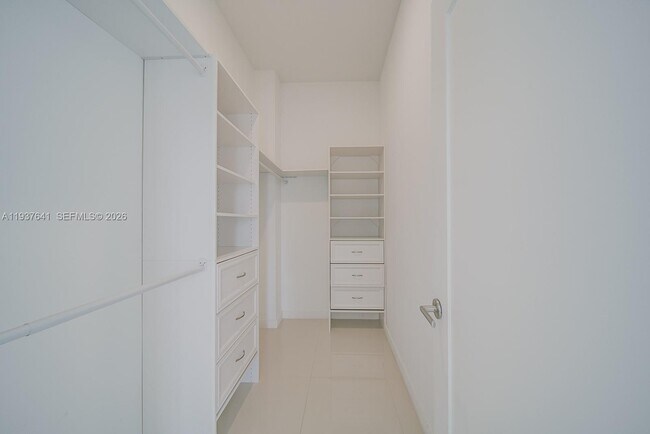 Building Photo - 601 NE 27th St