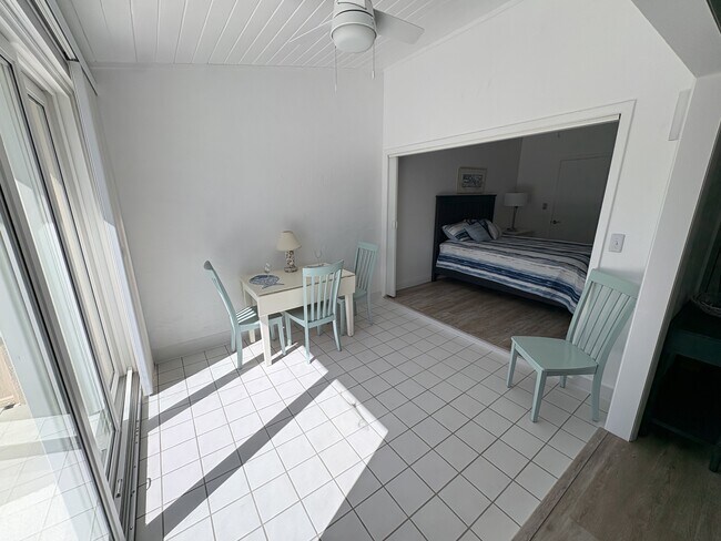 Building Photo - 907 Gibbs Rd