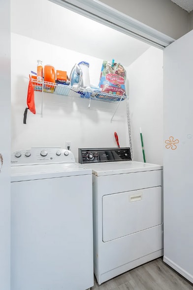 Building Photo - 1705 Milne St