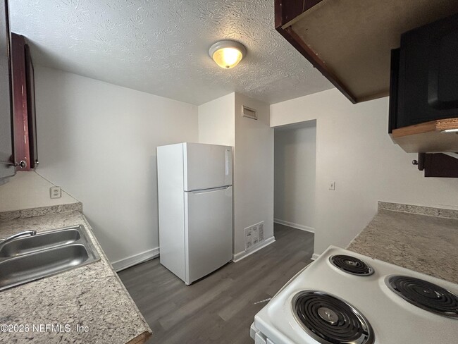 Building Photo - 10610 Lone Star Rd