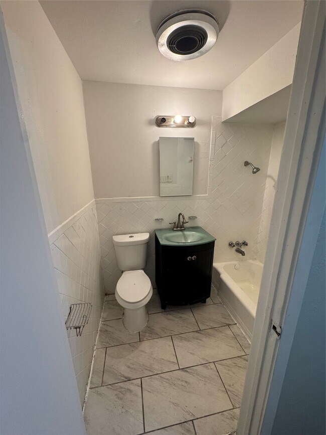 Building Photo - 2522 Jackson