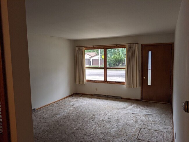 Building Photo - 850/852 Truax Boulevard