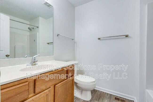 Building Photo - 1303 Vermont Ct