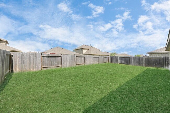 Building Photo - 2214 Welborn Dr