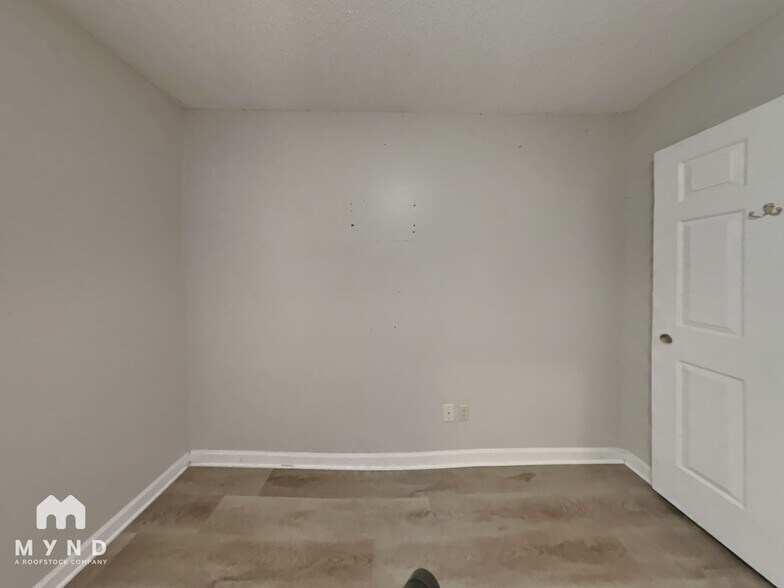 Building Photo - 976 Clarington Dr