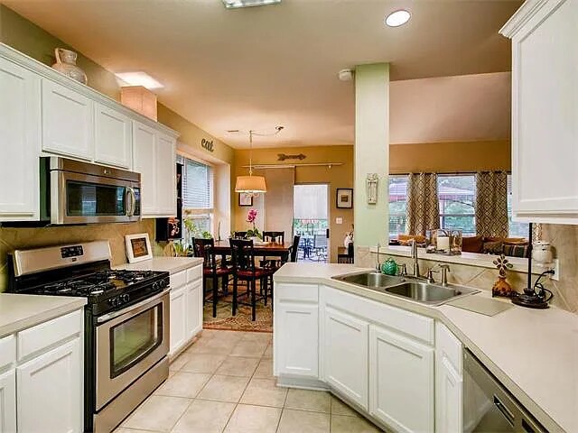 Building Photo - 2221 Speidel Dr