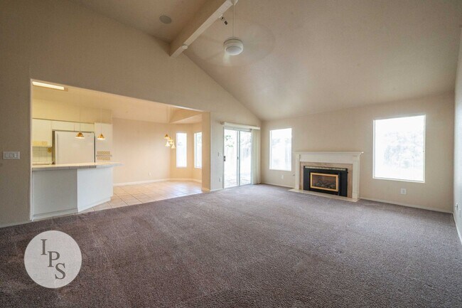 Building Photo - Fresno NorthEast Home, 3BR/2BA, Built 1989 – Across the street from Maple Creek Elementary!