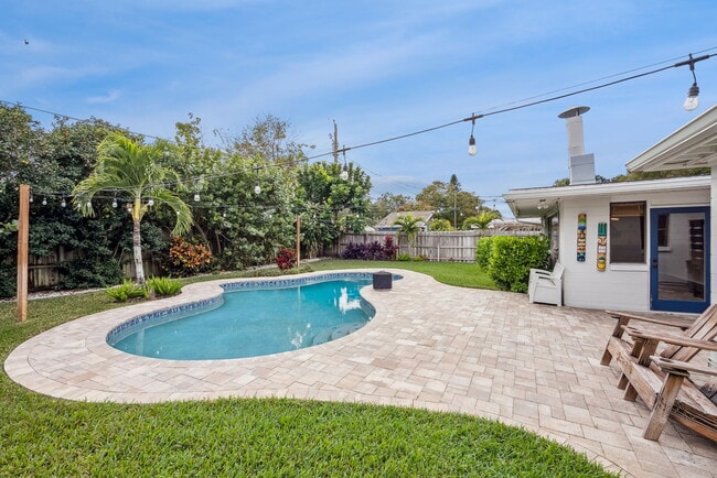 Building Photo - 3218 Carnine Dr