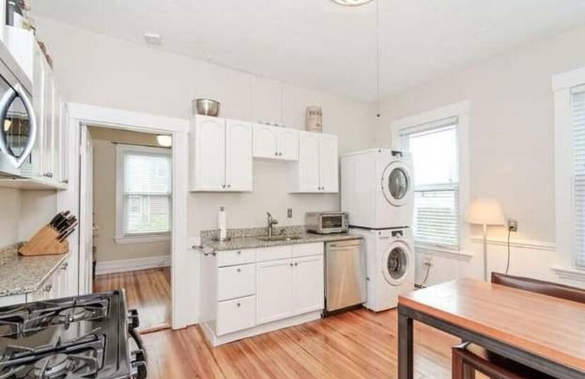 Building Photo - 133 Otis St