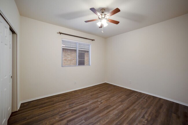 Building Photo - 27110 Saddlefoot Way