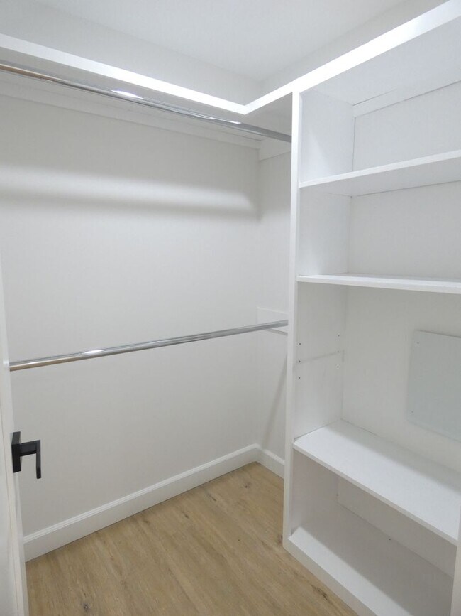 Building Photo - 5346 Lexington Ave