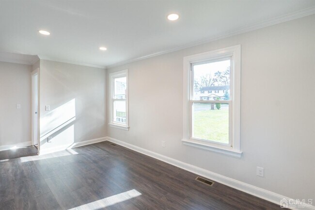 Building Photo - 209 Runyon Ave