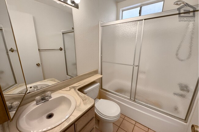 Building Photo - 3Bed/2Bath House at 55th Ave/Peoria Ave! Ready for Immediate Move-In! – NO HOA!