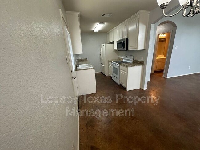 Building Photo - 115 Janis St
