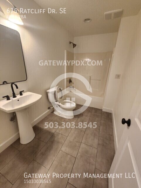Building Photo - 675 Ratcliff Dr SE