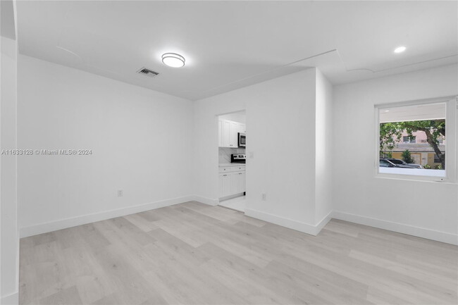 Building Photo - 350 Aledo Ave