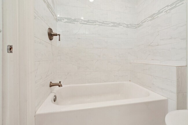 Building Photo - 5636 Kiam St