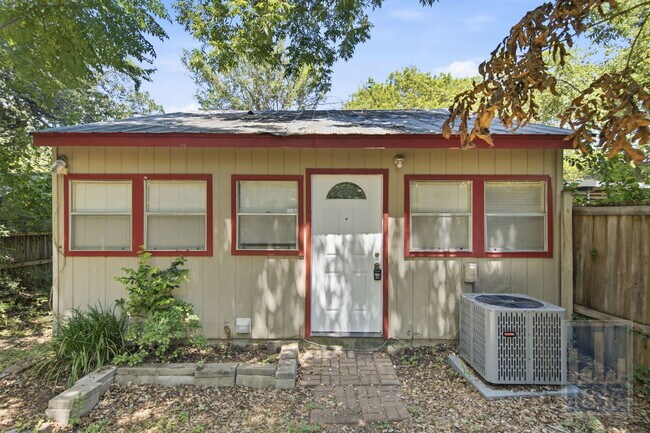Building Photo - 1201 W 40th St