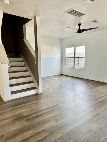 Building Photo - 29740 Sullivan Oaks Dr